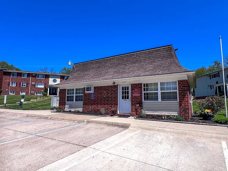 Stoney Creek Apartments — Photo 31