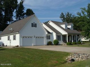 409 Eric Dr, Herrin, IL 62948