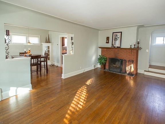 3rd image of 14412 Delaware Ave