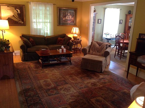 Spacious living room