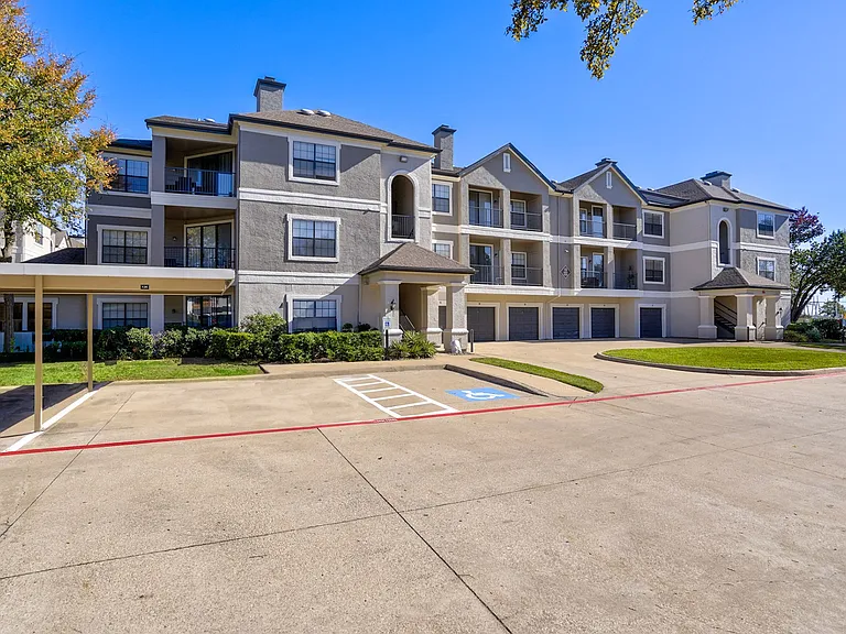 Saxony at Chase Oaks Apartments — Photo 11