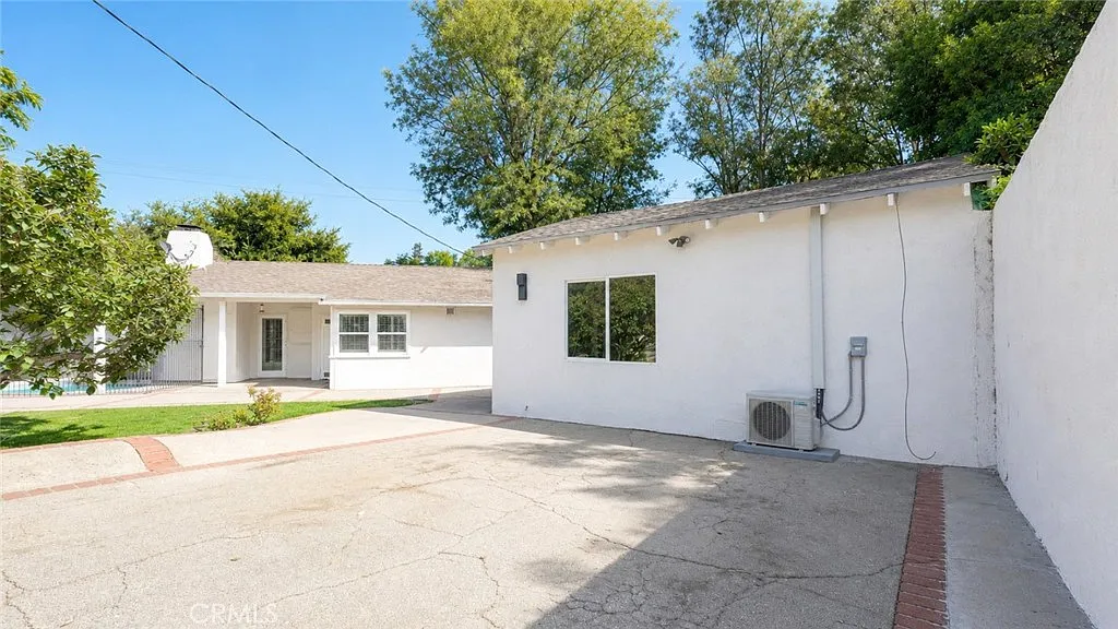 6 bed, 3600 sqft, $9,900 — Photo 4