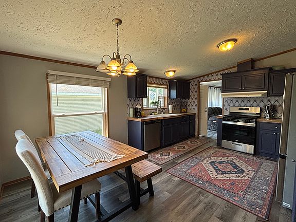 2nd image of 324 White Oak Ln #324