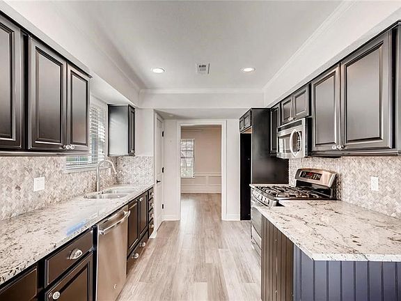 2nd image of 11401 Oak Knoll Dr