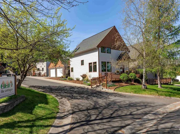 1415 Pine Cone Rd APT 15, Moscow, ID 83843