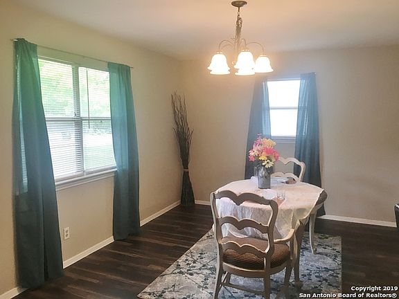 4th image of 1520 Wisteria Ln