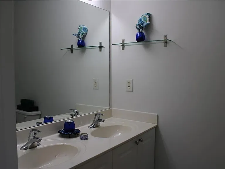 2059 Liberty Ct NW — Photo 2