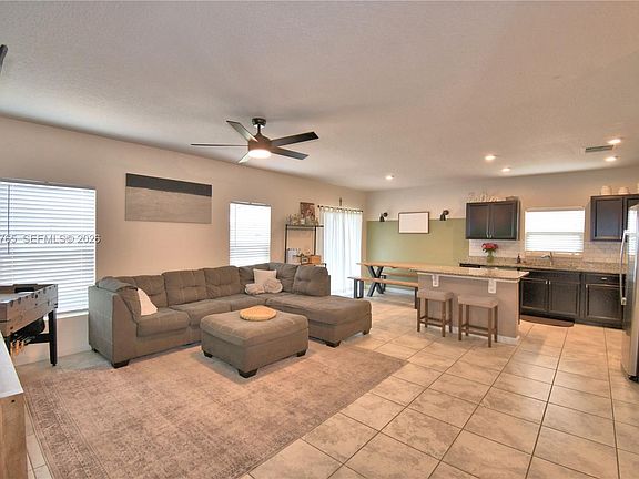 5th image of 542 Eagle Landing Blvd