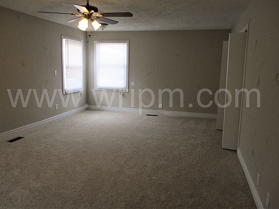 3rd image of 5642 Meadowlark Ln