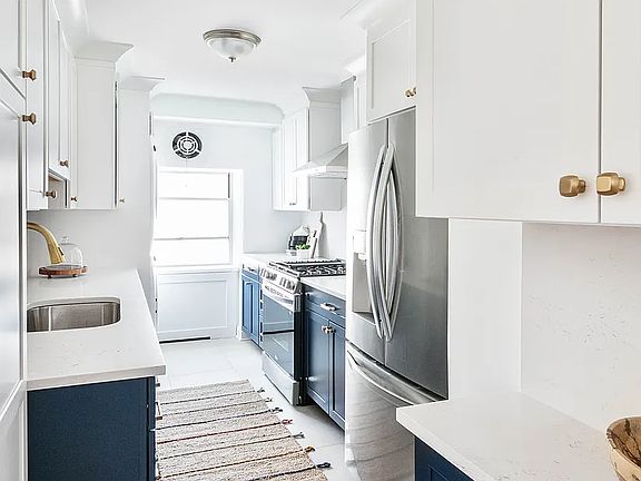 4th image of 150 E 77th St #101C