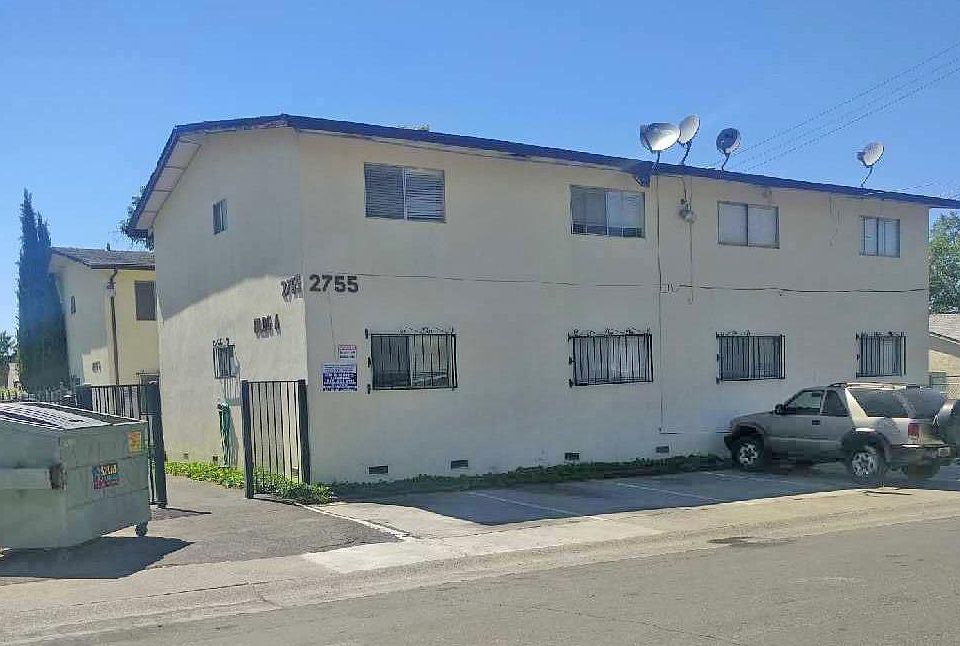 1st image of 2755 Oakmont St