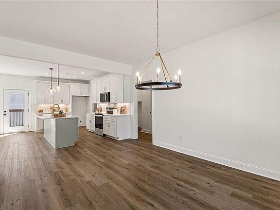 5th image of 325 Joyce Ln