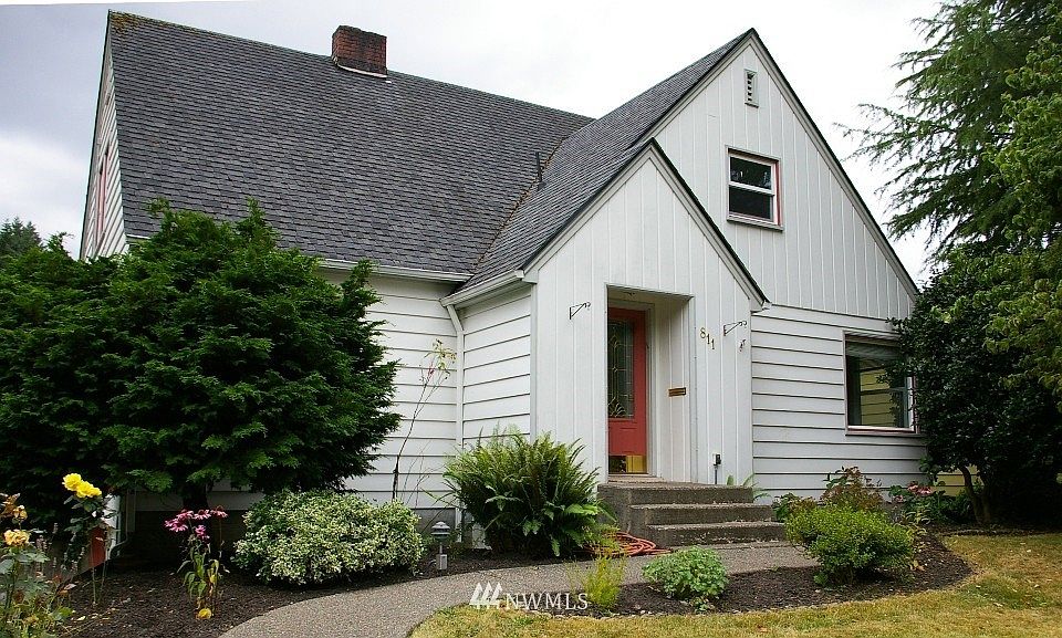 1st image of 811 Governor Stevens Avenue SE