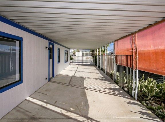 3rd image of 1561 Russell Dr