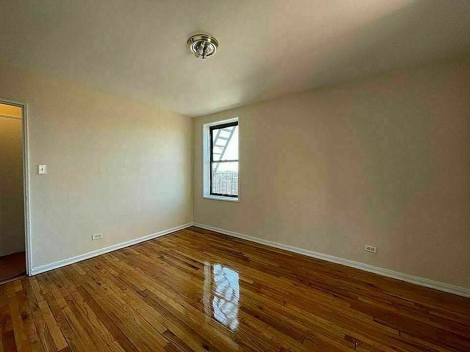 1st image of 120 Barclay Ave