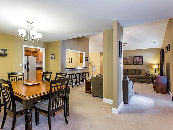 3rd image of 328 Oxford Cir
