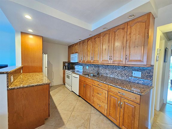 2nd image of 3007 Westbury F #3007