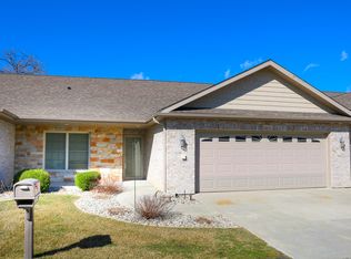 802 Veterans Ln, Crown Point, IN 46307