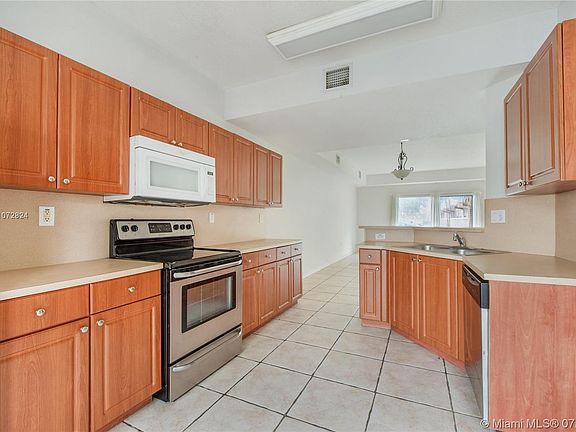3rd image of 8918 W Flagler St APT 10