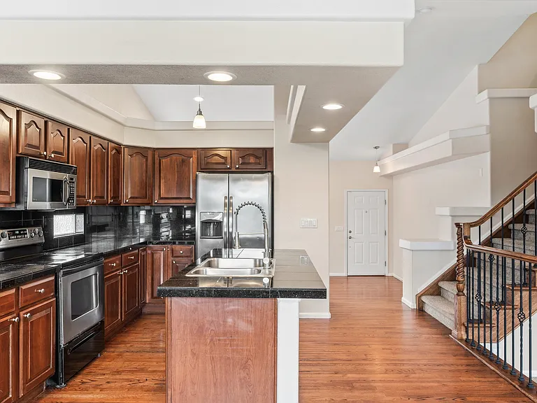 52801 Foxborough Ct — Photo 14