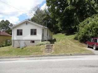 249 Coalfield Trl, Charmco, WV 25958
