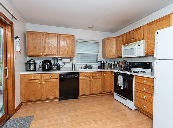 4th image of 450 Robinhood Dr