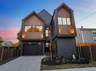 9 Daggett Ct, Providence, RI 02906