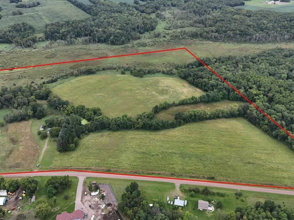5758 Peterson Trl NE, Cambridge, MN 55008
