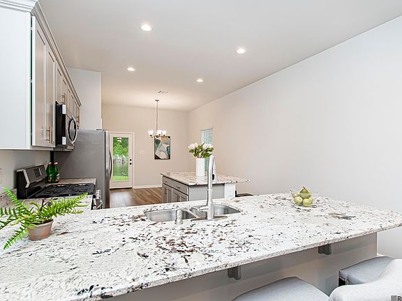 5th image of 1130 Shadow Bluff Dr