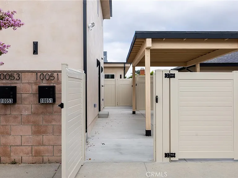 10051 Amestoy Ave — Photo 17