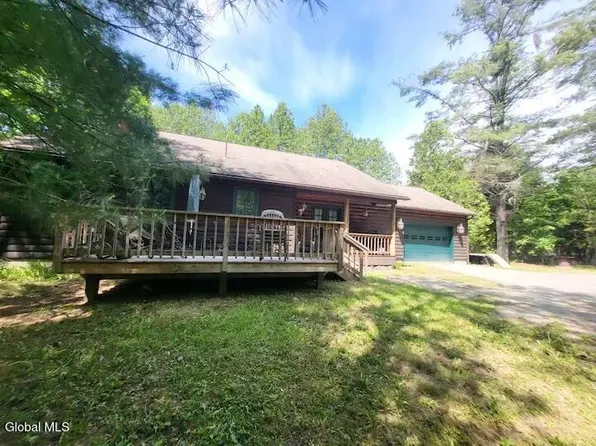 17 Hawkins Lane, Brant Lake, NY 12815