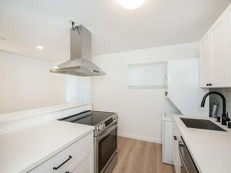 2910 Peppertree Ln — Photo 11
