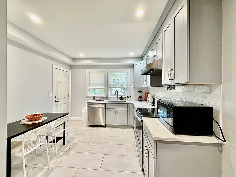 305 Washington St #1A — Photo 26