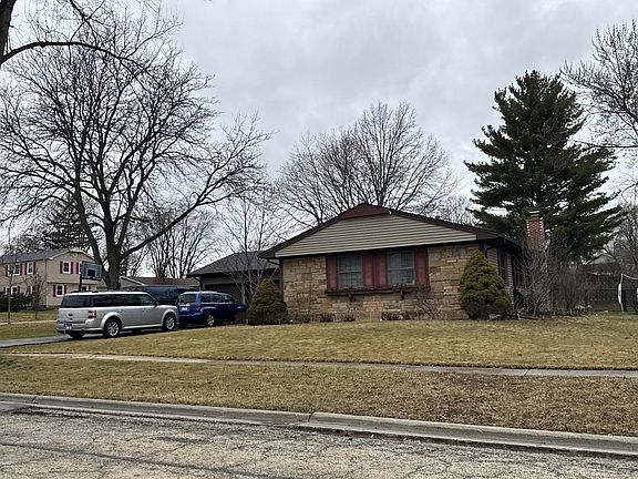 2nd image of 921 Westbourne Ln