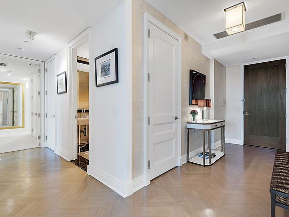 5th image of 25 Columbus Cir #61B