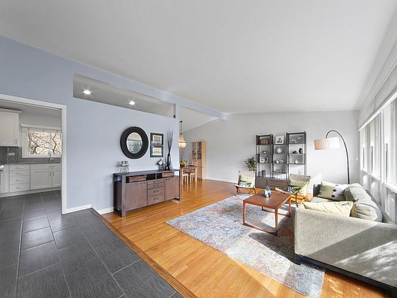 3rd image of 1730 Heather Ln