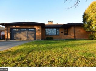 1406 Gray Dr, Hibbing, MN 55746