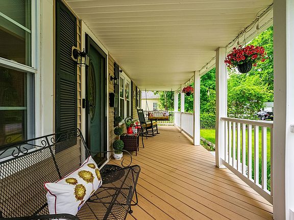 4th image of 25 Adams Avenue