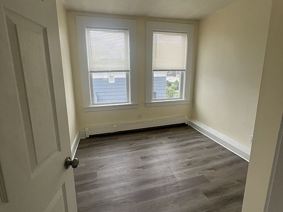 4th image of 8 Nichols Ave Floor 2