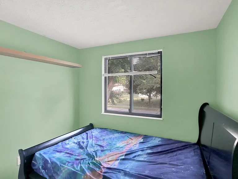 7915 Broadview Dr — Photo 20