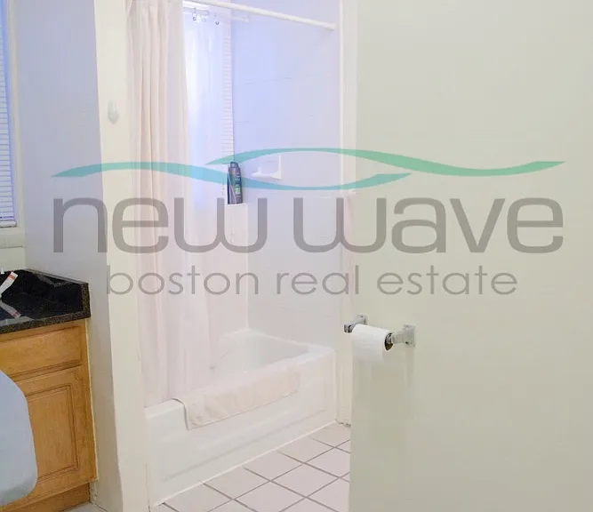 51 Queensberry St #3 — Photo 2