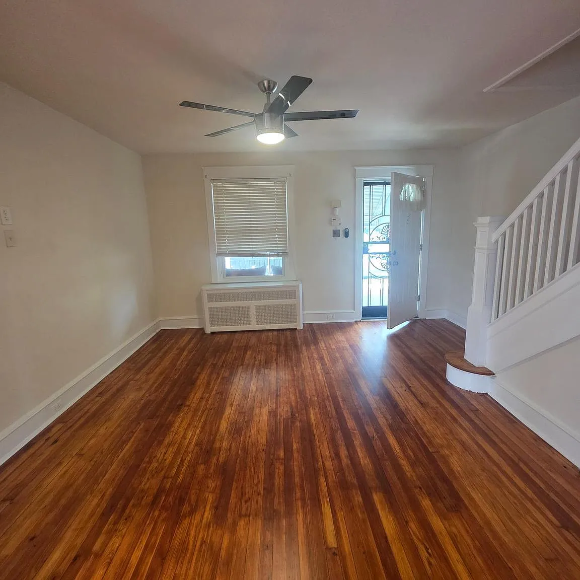 3 bed, 1.0 bath, 1232 sqft, $1,750 — Photo 3
