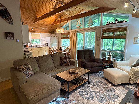 5th image of 319 Namanock Dr