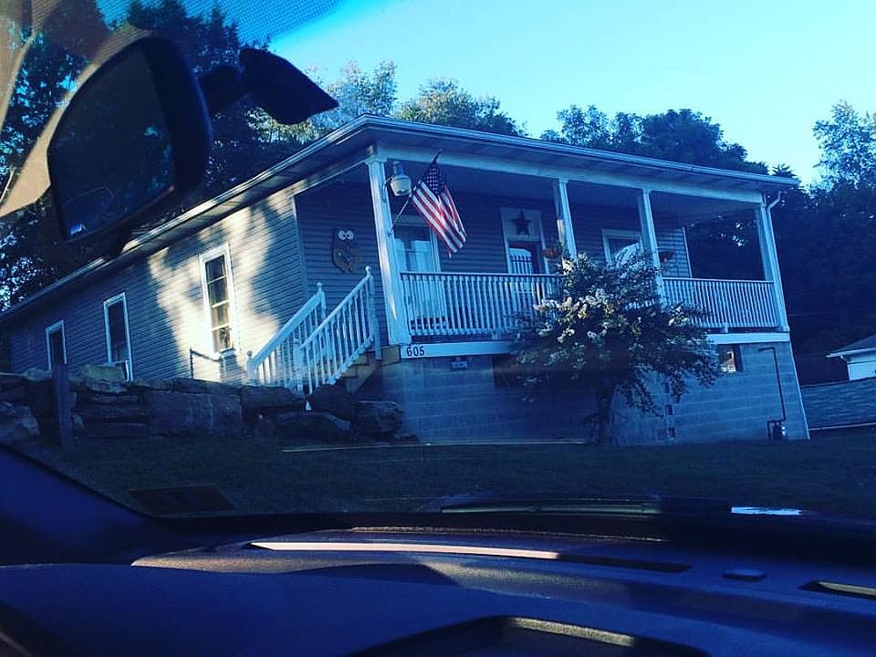605 Main St, Mount Hope, WV 25880 Zillow
