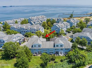 17 Skimmer Ln, Port Monmouth, NJ 07758