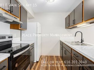 681 E Main St APT 15, Centreville, MI 49032
