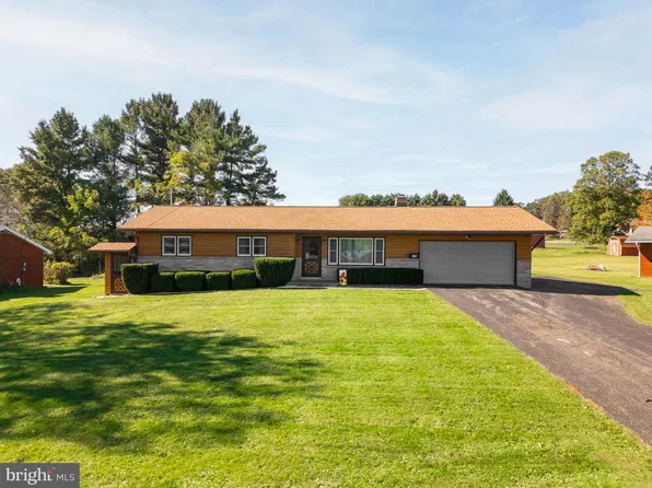 216 N 12th St, Oakland, MD 21550