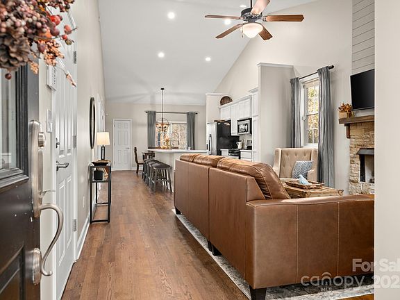 4th image of 31 N Cottage Ct