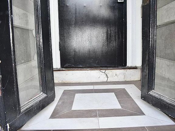 5th image of 2207 Eutaw Pl