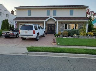 135 Jeffrey Ln, Oceanside, NY 11572